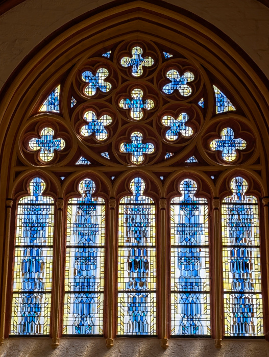 Les vitraux de Michel Petit à la chapelle Notre-Dame-de-Tronoën (1990)