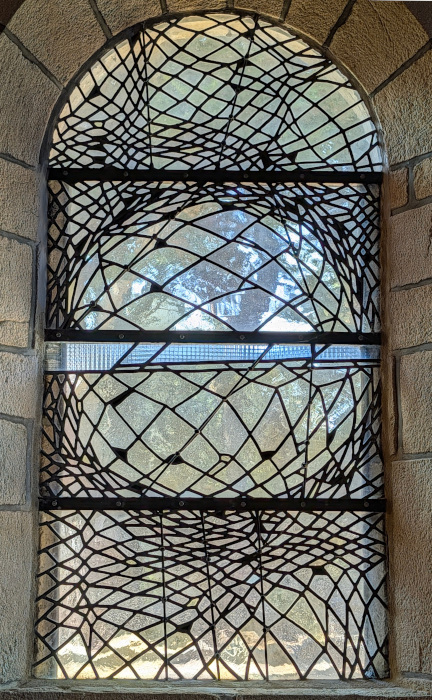 Les vitraux de Gérard Lardeur à l'église Saint-Sauveur et Saint-Nicolas de Kerners (1991)