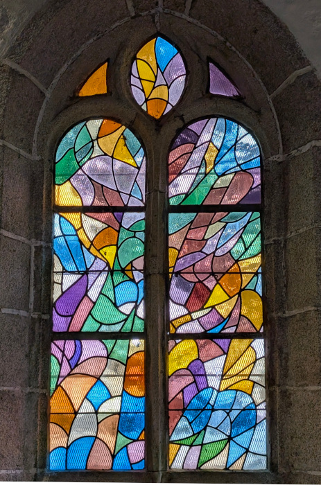 Les vitraux du père André Bouler à la chapelle de la Croix de Concarneau (1968)
