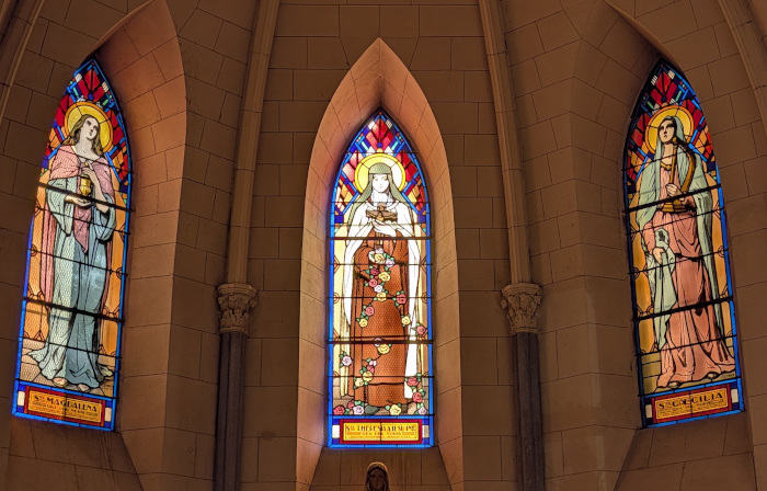 Les vitraux de Francis Chigot à l'église Sainte-Jeanne-d’Arc de Vichy (1928)