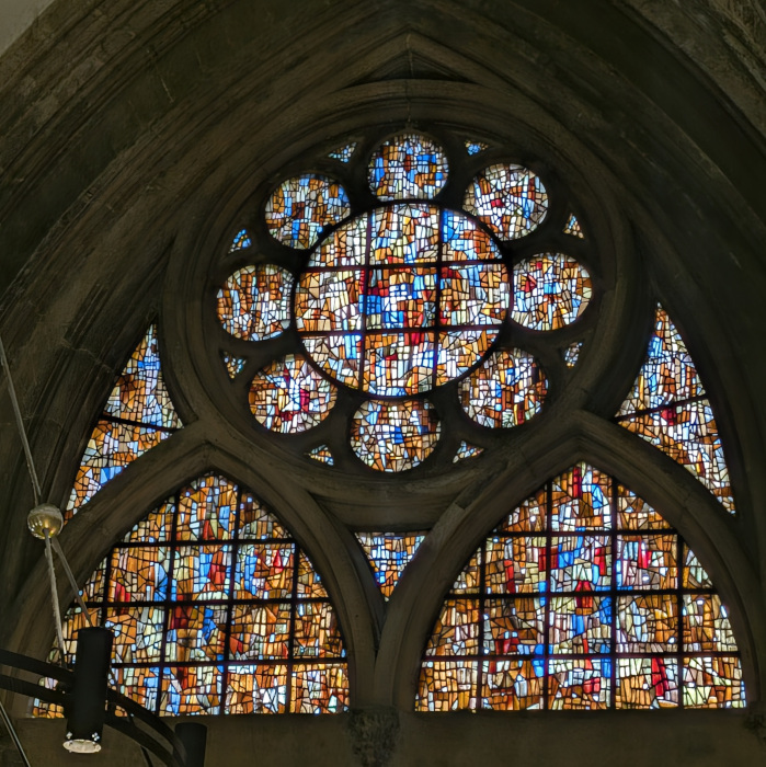 Les vitraux de Roger Bissière à la cathédrale Saint-Étienne de Metz (1960)