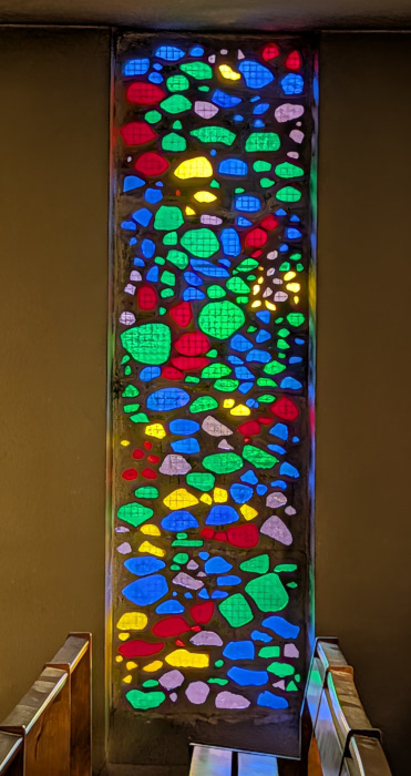 Les vitraux de Marc Bertola à l'église Sainte Jeanne-d 'Arc de Vichy (2002)