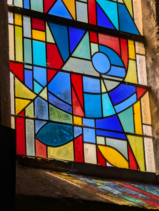 Les vitraux des ateliers Baladi Budet à l'église Saint-Pierre et Saint-Paul de Lannilis (1984)