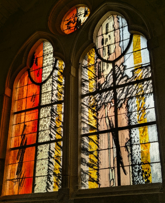 Les vitraux de Sylvie Gaudin à l'église Saint-Joseph de Pontivy (1993)