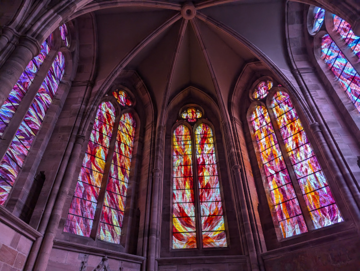 Les vitraux de Jean Bazaine à la cathédrale de Saint-Dié-des-Vosges (1984)